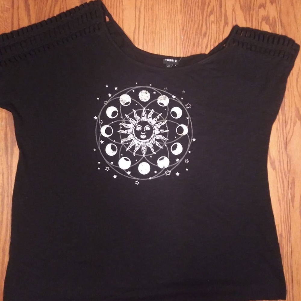 Torrid Black Graphic Sun off shoulder Women's Top